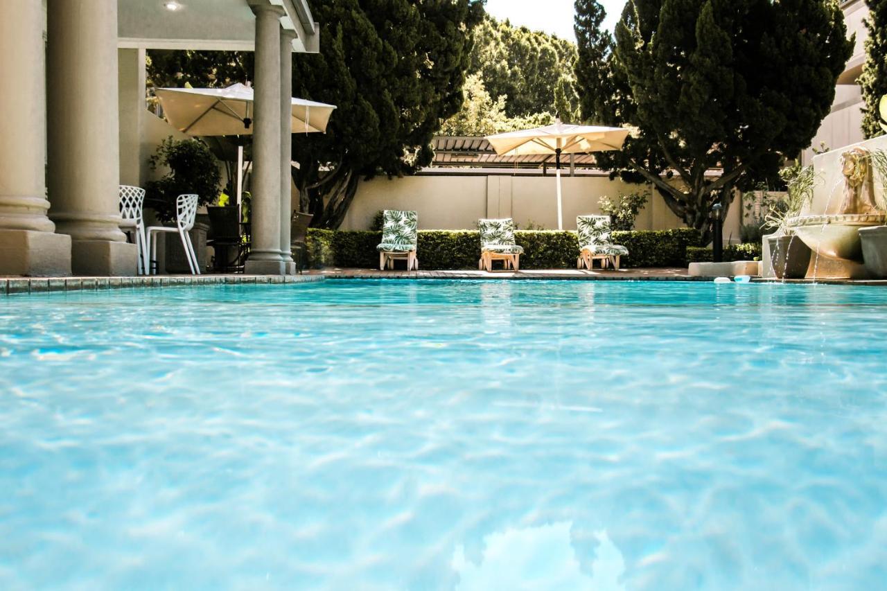 Villa Via Executive Suites With Power Back-Up ساندتون المظهر الخارجي الصورة