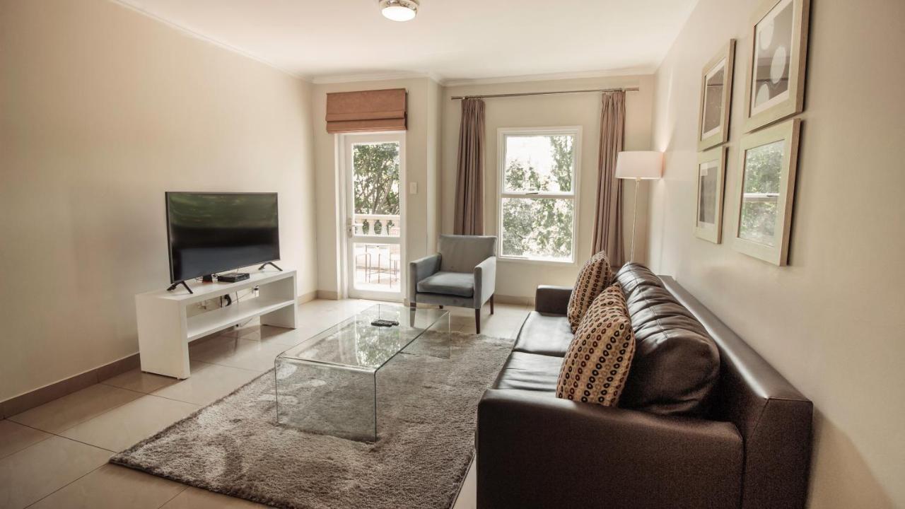 Villa Via Executive Suites With Power Back-Up ساندتون المظهر الخارجي الصورة