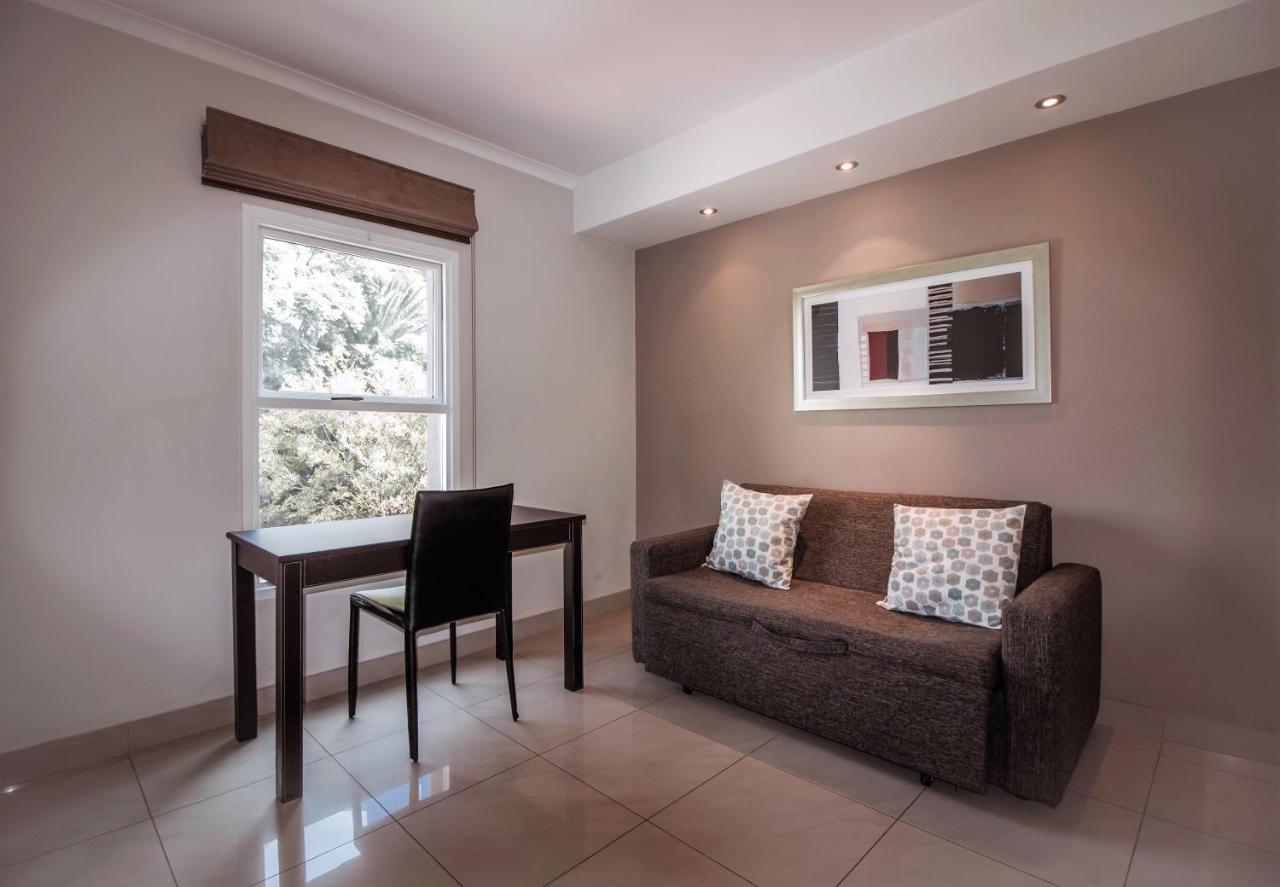 Villa Via Executive Suites With Power Back-Up ساندتون المظهر الخارجي الصورة