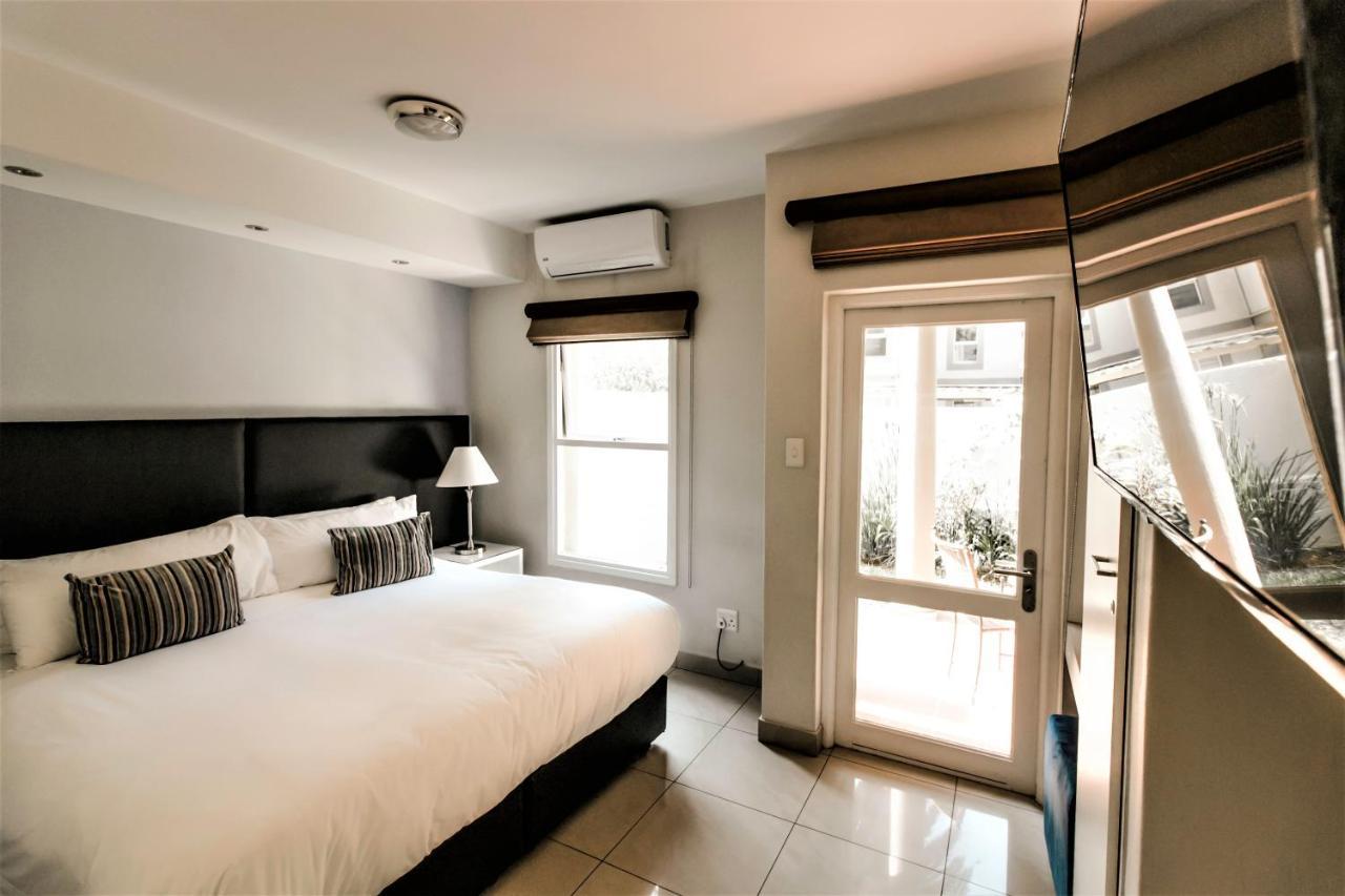 Villa Via Executive Suites With Power Back-Up ساندتون المظهر الخارجي الصورة