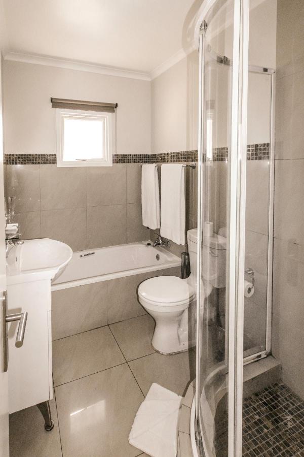 Villa Via Executive Suites With Power Back-Up ساندتون المظهر الخارجي الصورة