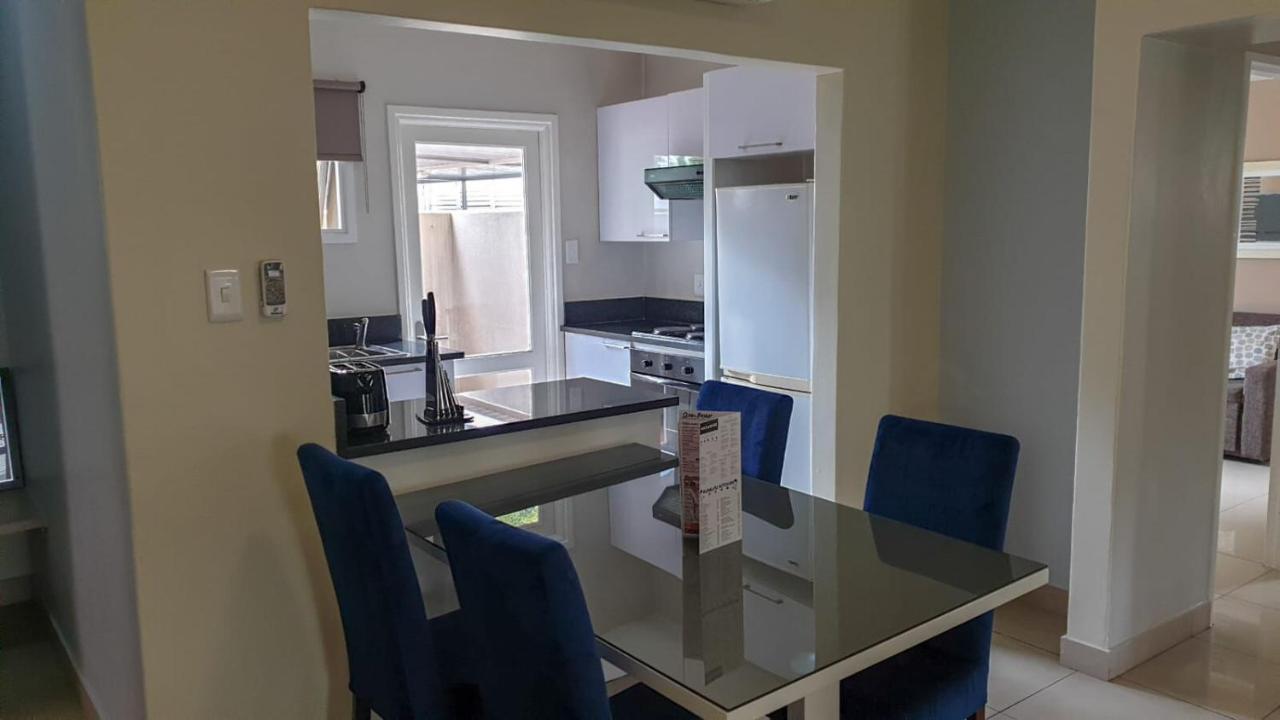 Villa Via Executive Suites With Power Back-Up ساندتون المظهر الخارجي الصورة
