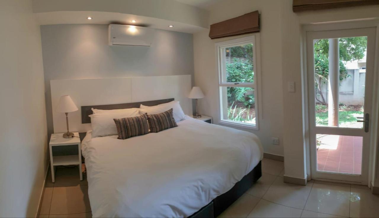 Villa Via Executive Suites With Power Back-Up ساندتون المظهر الخارجي الصورة