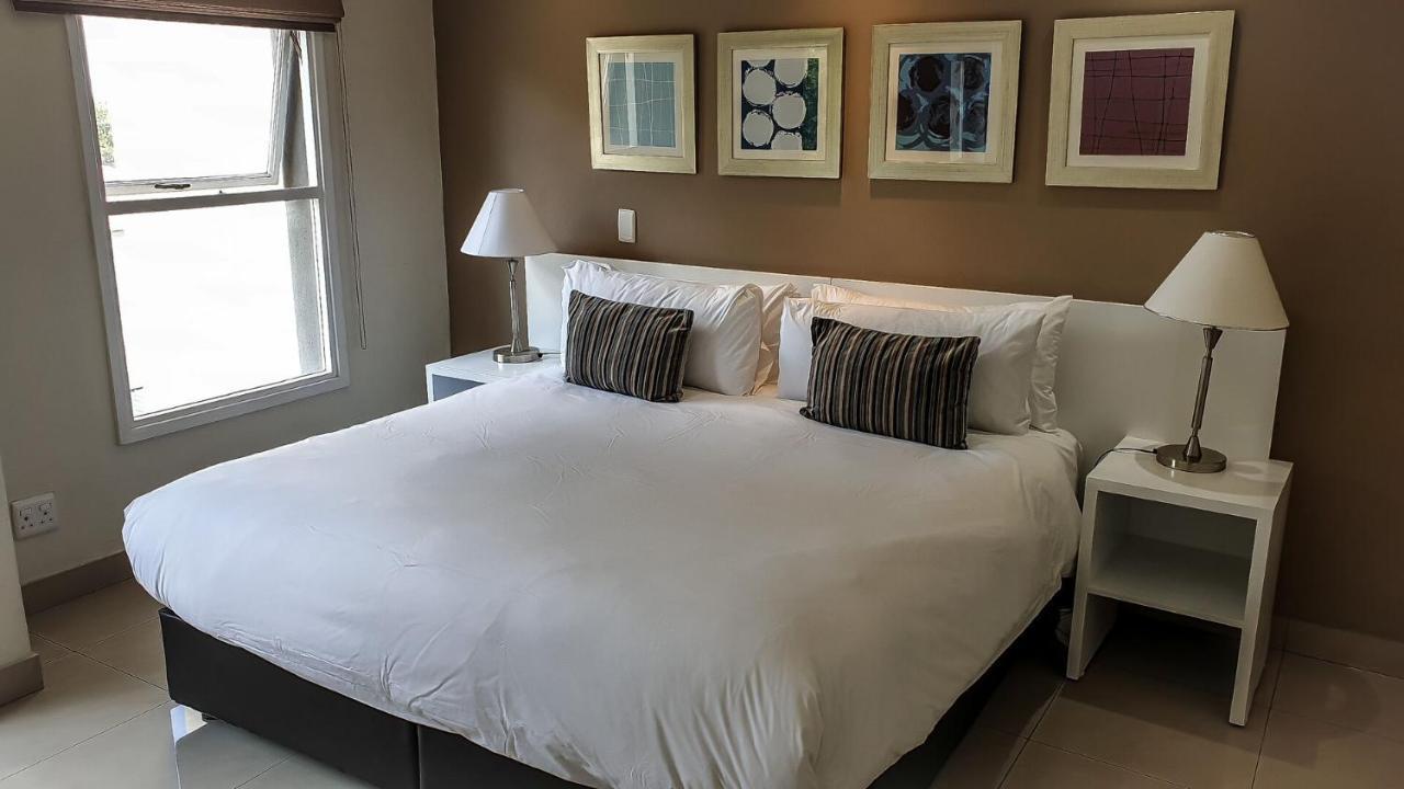 Villa Via Executive Suites With Power Back-Up ساندتون المظهر الخارجي الصورة