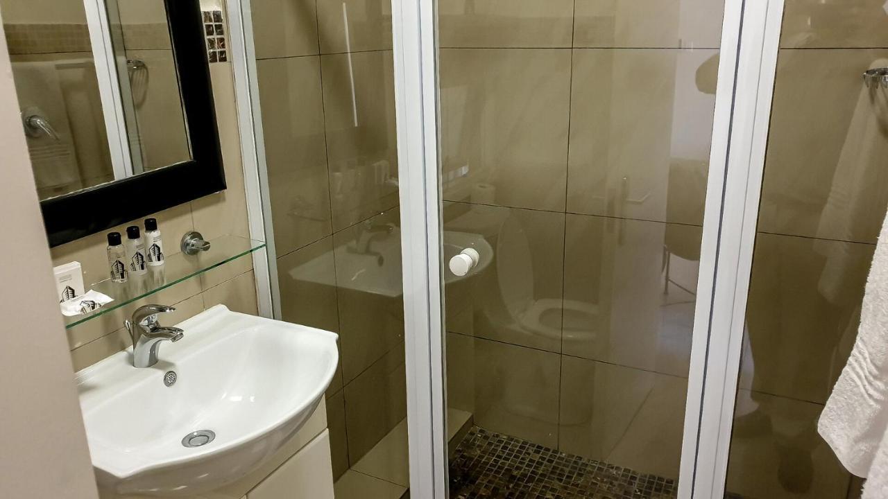 Villa Via Executive Suites With Power Back-Up ساندتون المظهر الخارجي الصورة