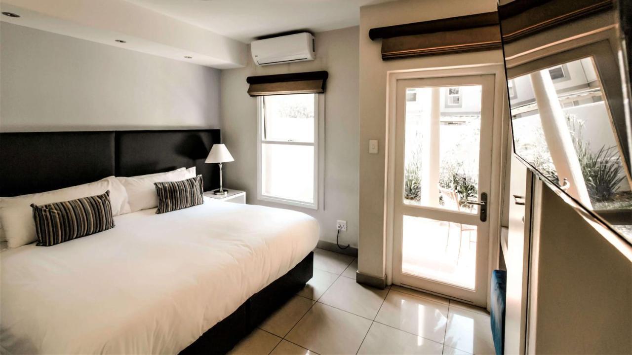 Villa Via Executive Suites With Power Back-Up ساندتون المظهر الخارجي الصورة