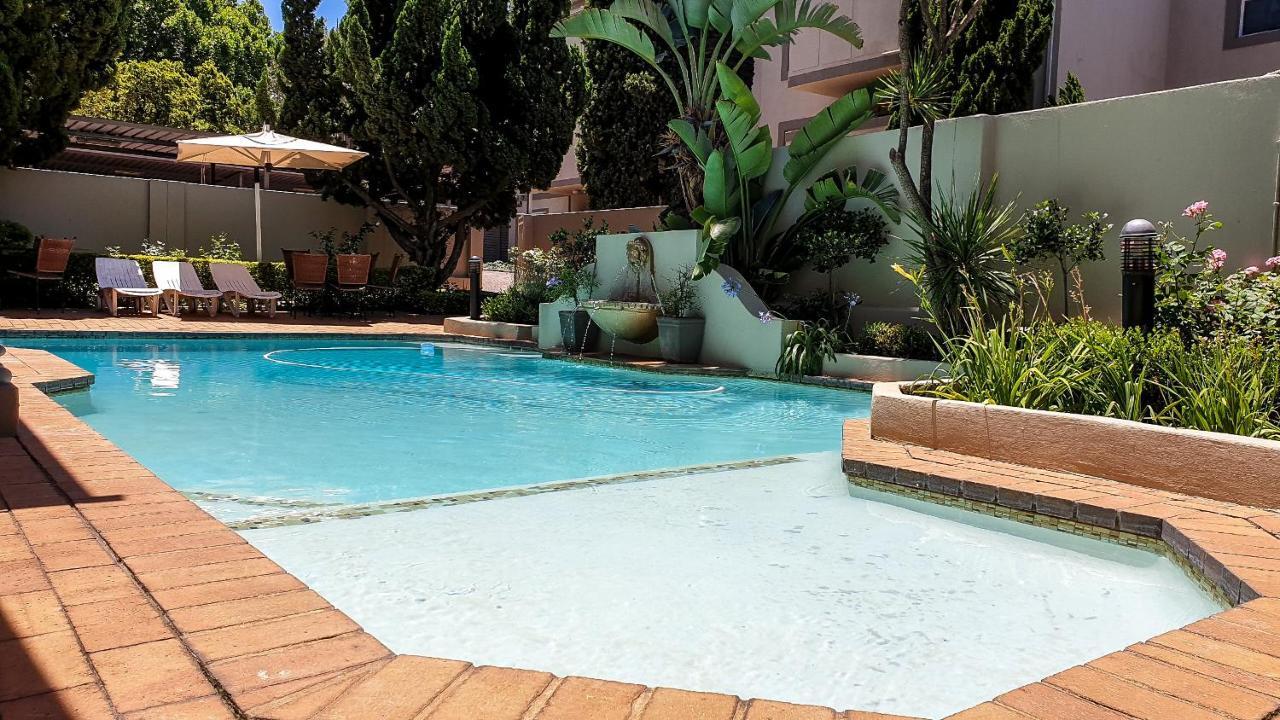 Villa Via Executive Suites With Power Back-Up ساندتون المظهر الخارجي الصورة