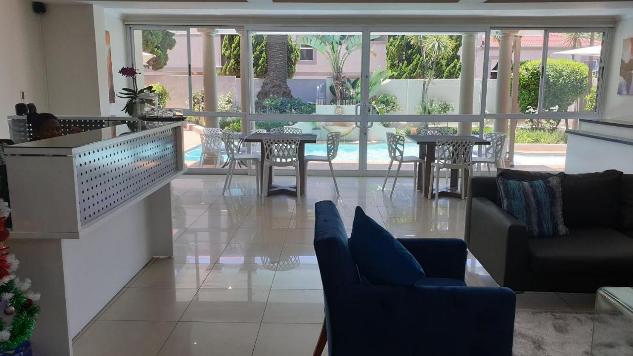 Villa Via Executive Suites With Power Back-Up ساندتون المظهر الخارجي الصورة