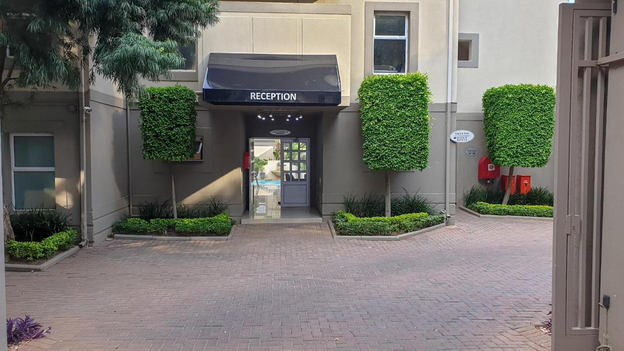 Villa Via Executive Suites With Power Back-Up ساندتون المظهر الخارجي الصورة
